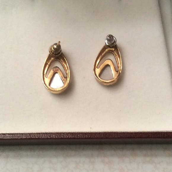 Genuine Mother of Pearl Earrings - Picture 4 of 6